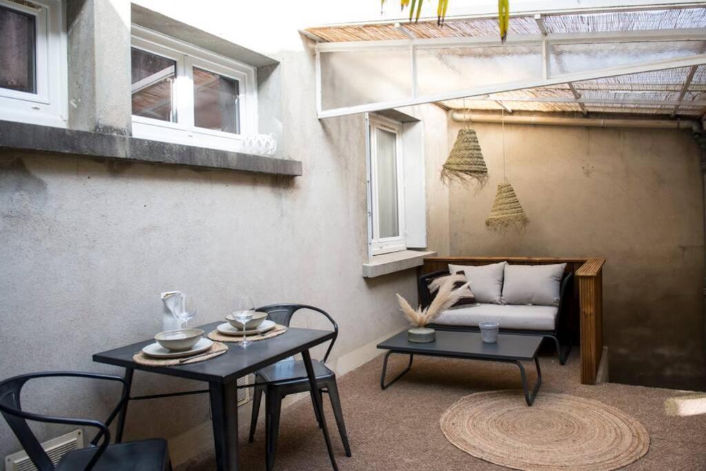 L'Etage Et Son Patio Appartement Ruelle-sur-Touvre Buitenkant foto